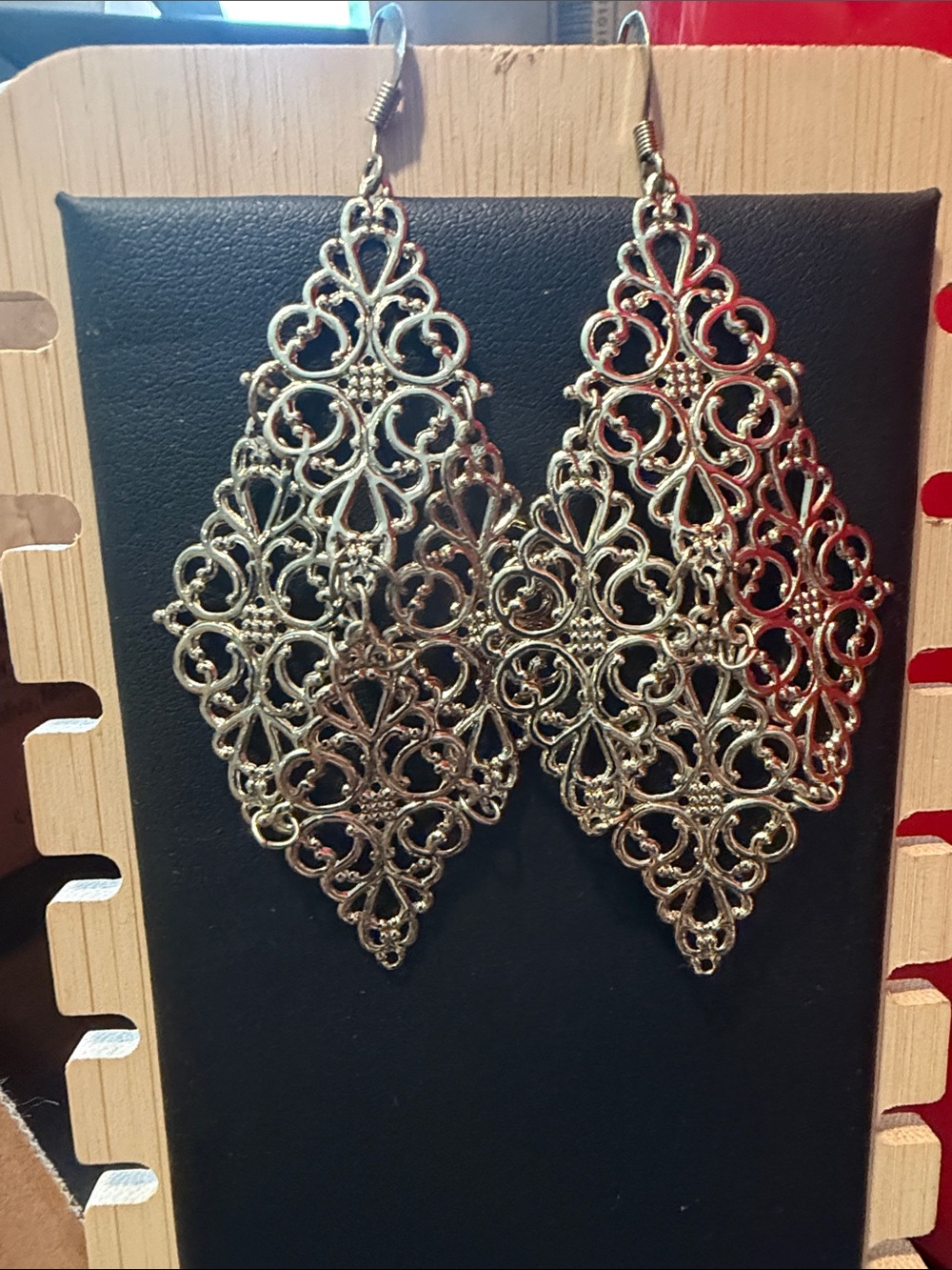 Gold tone filigree earrings